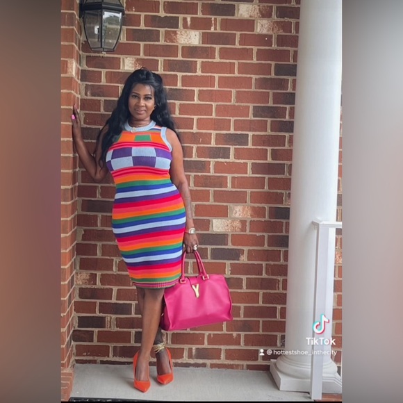 STRIKE A POSE! (Dress) - Picture 3 of 12